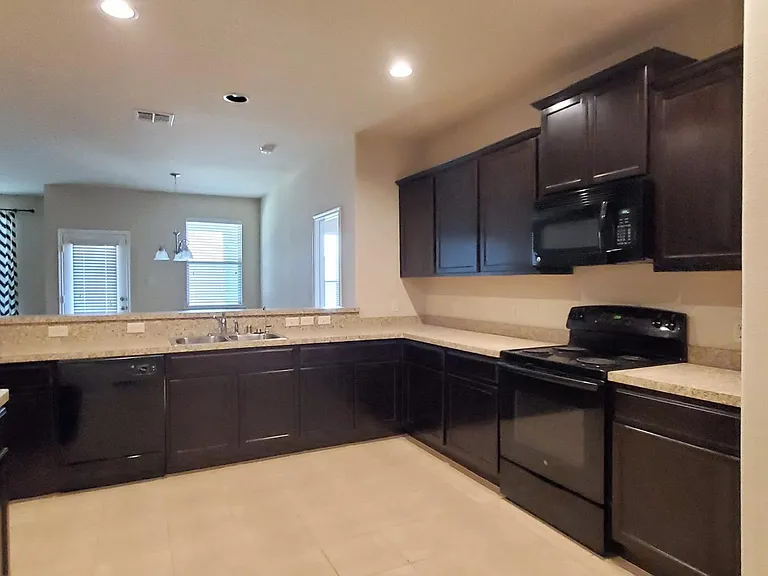 133 Oriole Dr — Photo 6