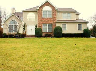 45 Georgetown Dr, Eatontown, NJ 07724