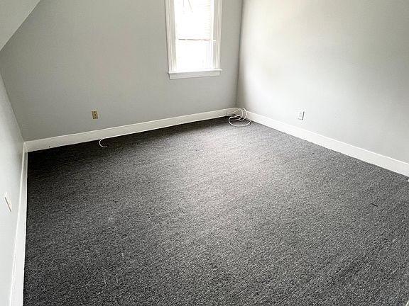 4th image of 61 Laurel Ct Floor 2