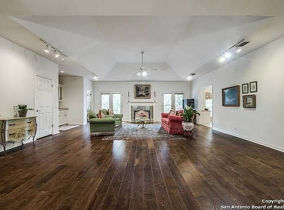 4th image of 2219 Fawnfield Ln
