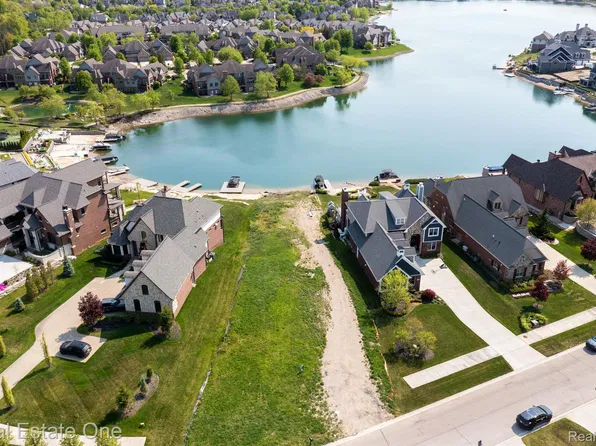 10407 Stoney Point Dr Lot 26, South Lyon, MI 48178