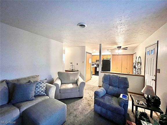 3rd image of 128 Royal Crest Dr Unit C