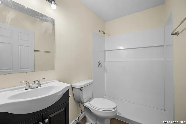 2619 E Houston St — Photo 10