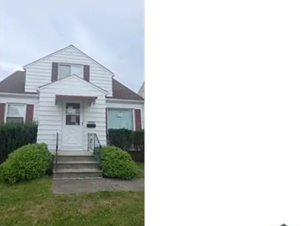 18312 Edinboro Ave, Maple Heights, OH 44137