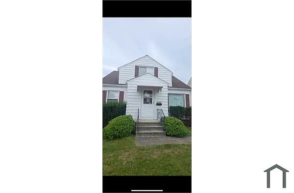 18312 Edinboro Ave photo 1