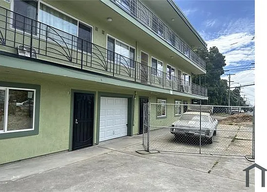 6400 Macarthur Blvd #6 — Photo 2