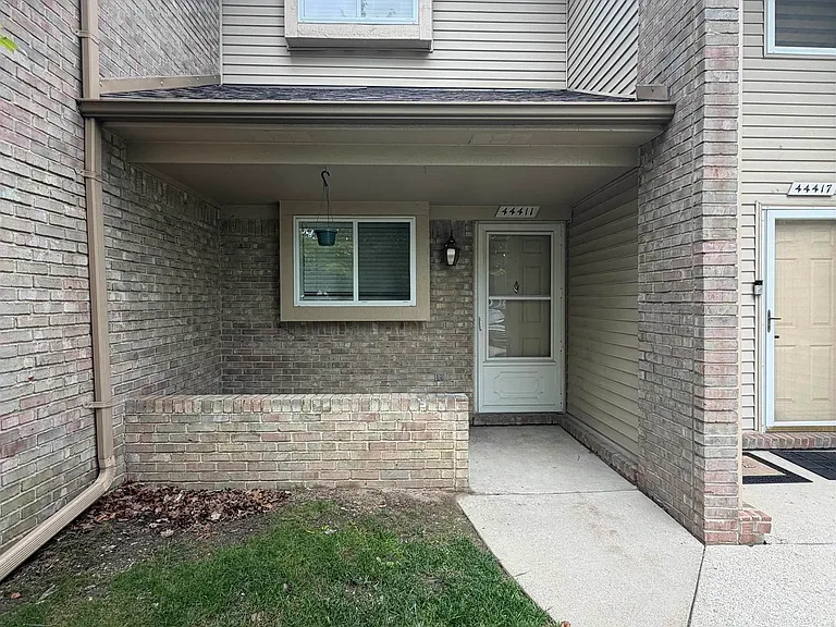 44411 Sunnyside Dr — Photo 2