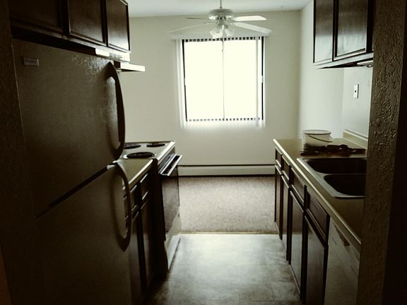 Kitchen / Dining Area 