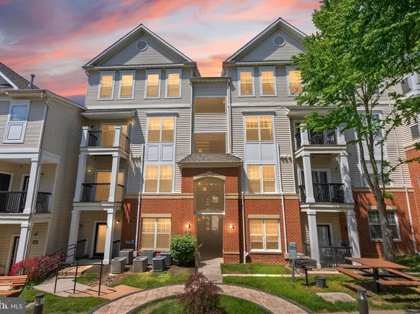 11381 Aristotle Dr Unit 10-410, Fairfax, VA 22030