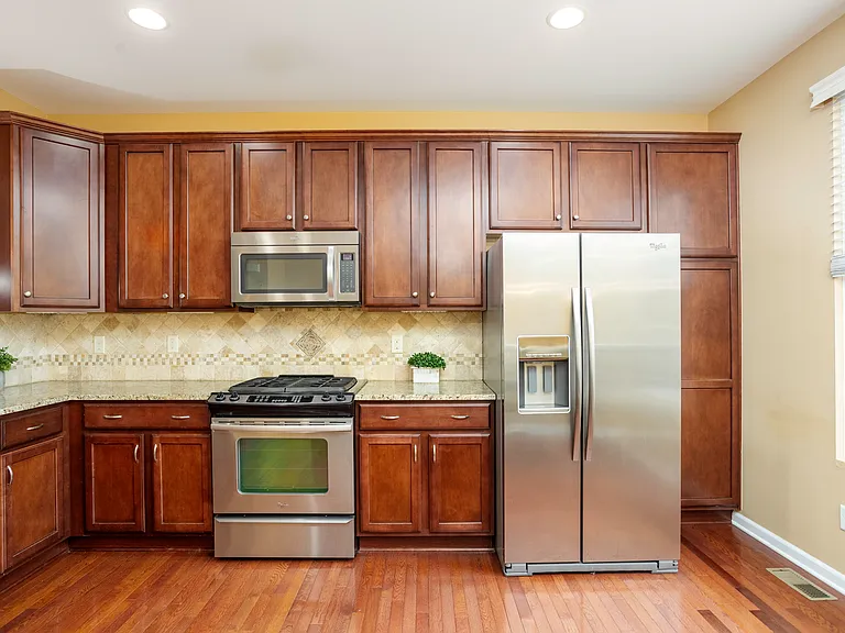 27844 Hopkins Dr — Photo 14