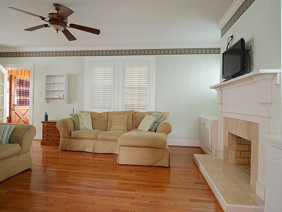 3rd image of 517 Welty St