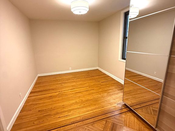 4th image of 423 Sterling Pl #1