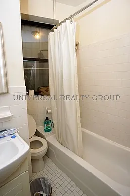 Rented by Universal Realty Group | media 7