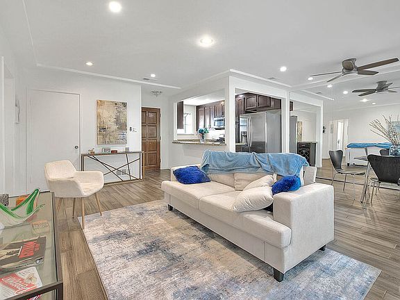 2nd image of 1318 N Crescent Heights Blvd APT 204