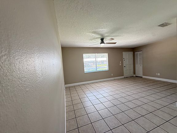 3rd image of 1044 Springbank Ave