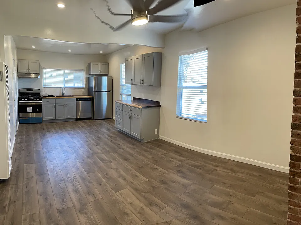 316 Van Buren St #303