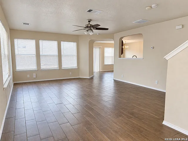 3 bed, 2.5 bath, 1972 sqft, $1,575 — Photo 2