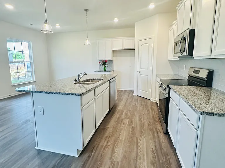 2380 Geranium Ln — Photo 9