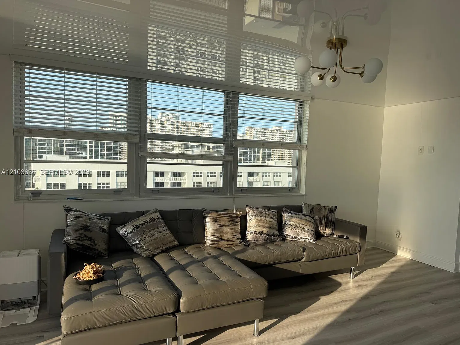 Clifton Condo — Photo 3