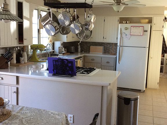 4th image of 210 Monroe Dr