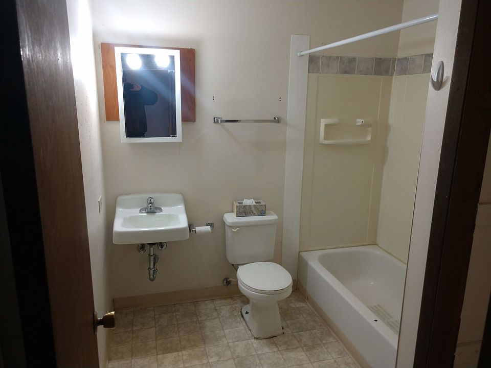 2nd image of 204 W Main St #454776