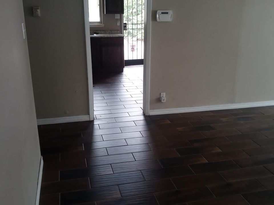 ENTRANCE TO KITCHEN