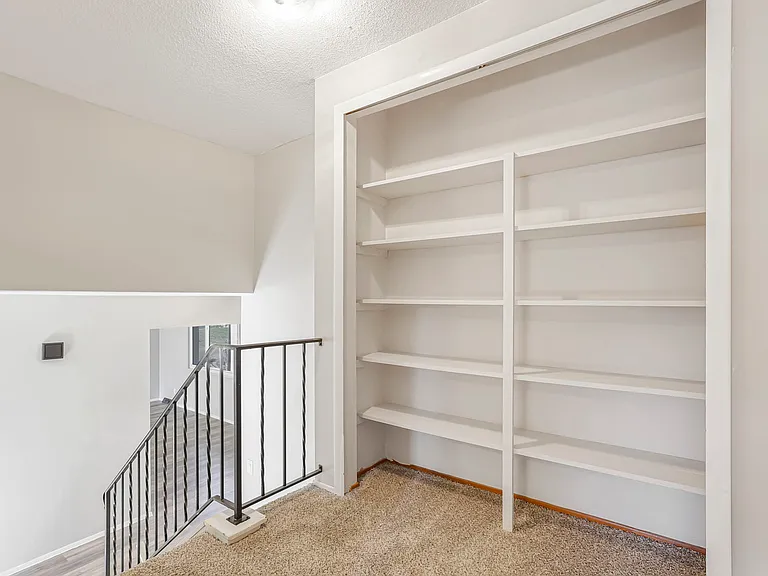 552 Allview Ct — Photo 18
