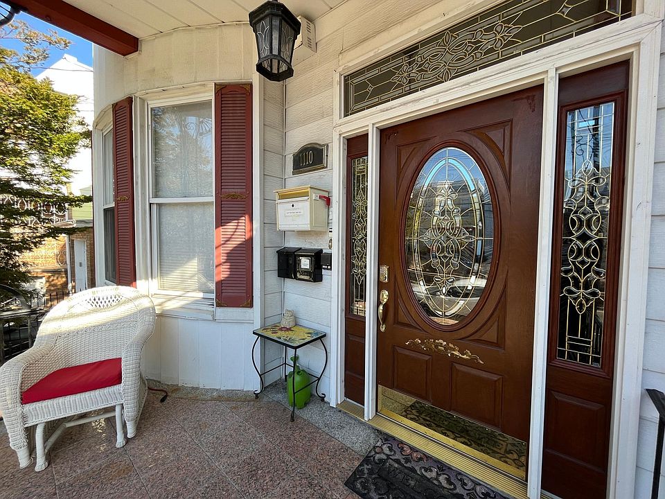 Charming porch entry
