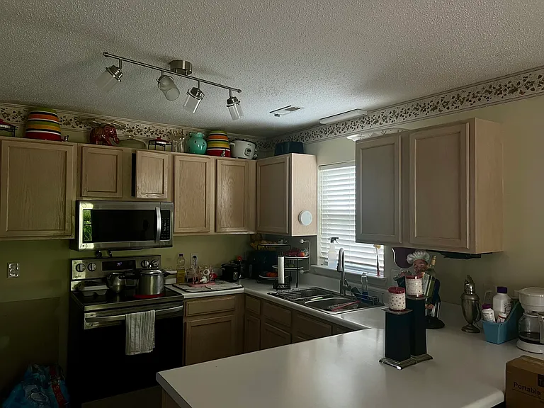 225 Pitcher Ct — Photo 3