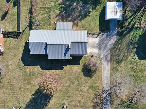 2nd image of 201 Barberry Dr