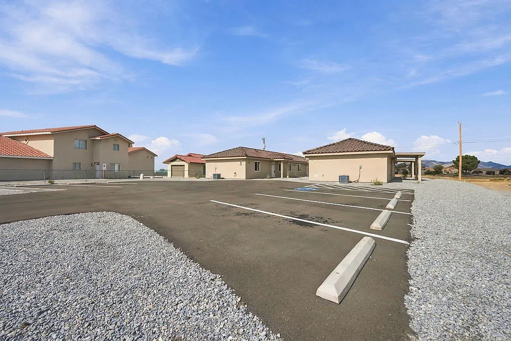 660 E San Lorenzo St — Photo 3
