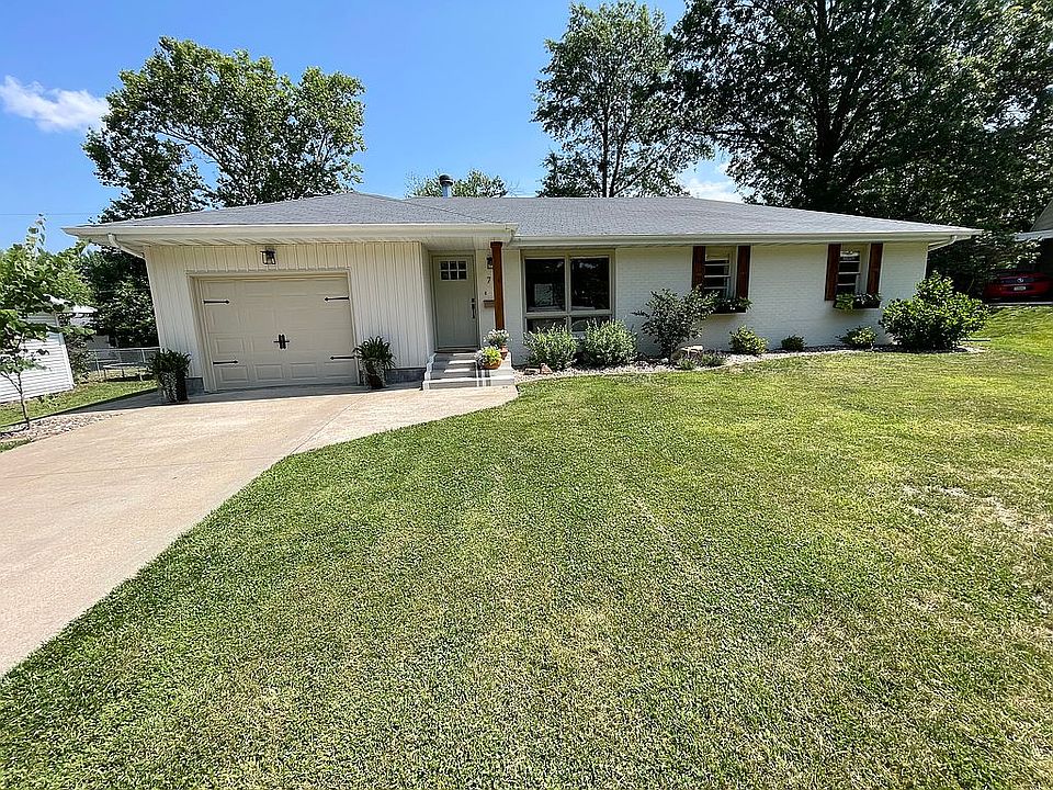 1st image of 75 Manor Crest Dr