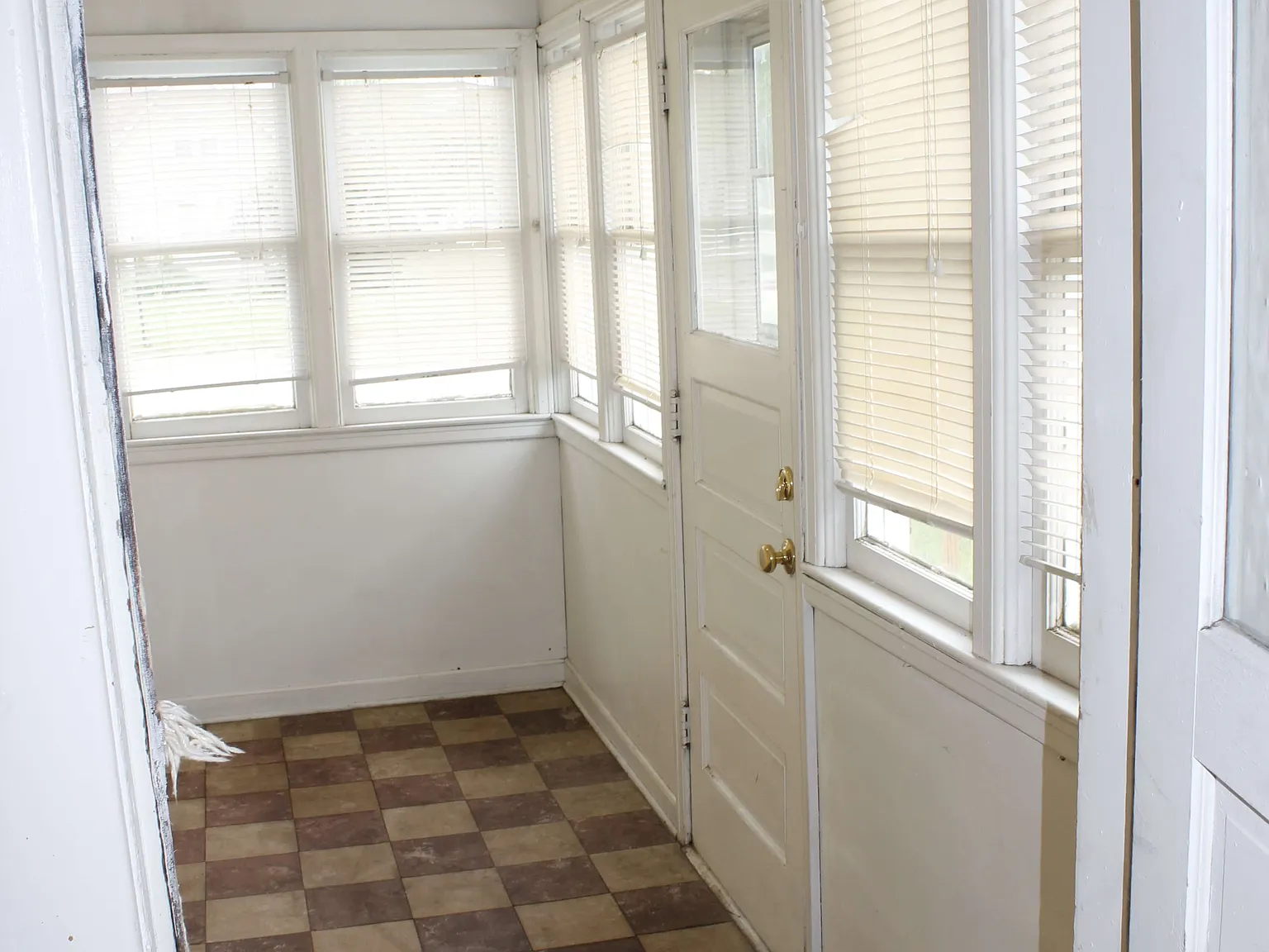 4 bed, 1152 sqft, $1,400 — Photo 2
