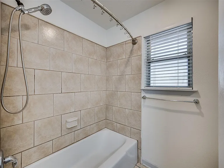 8803 Westover Club Dr #B — Photo 20