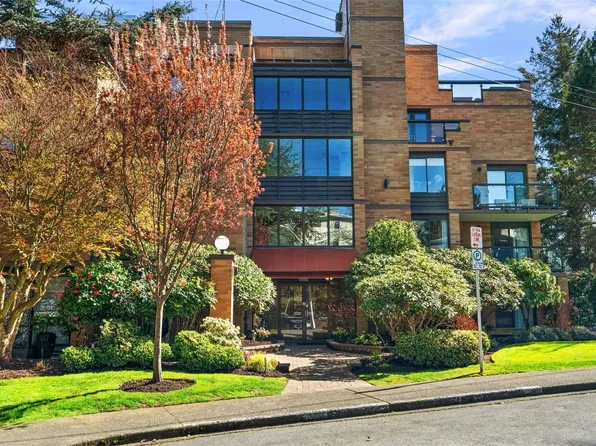 1280 Newport Ave #201, Oak Bay, BC V8S 5E7