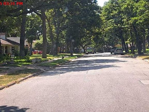 Exterior Neighborhood (street photo)