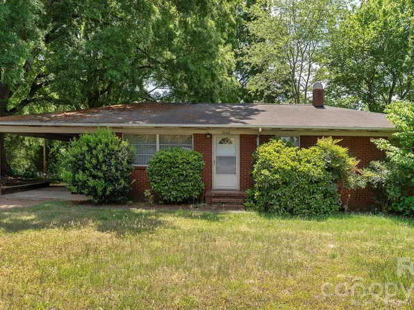 3008 Oakwood Dr, Charlotte, NC 28269