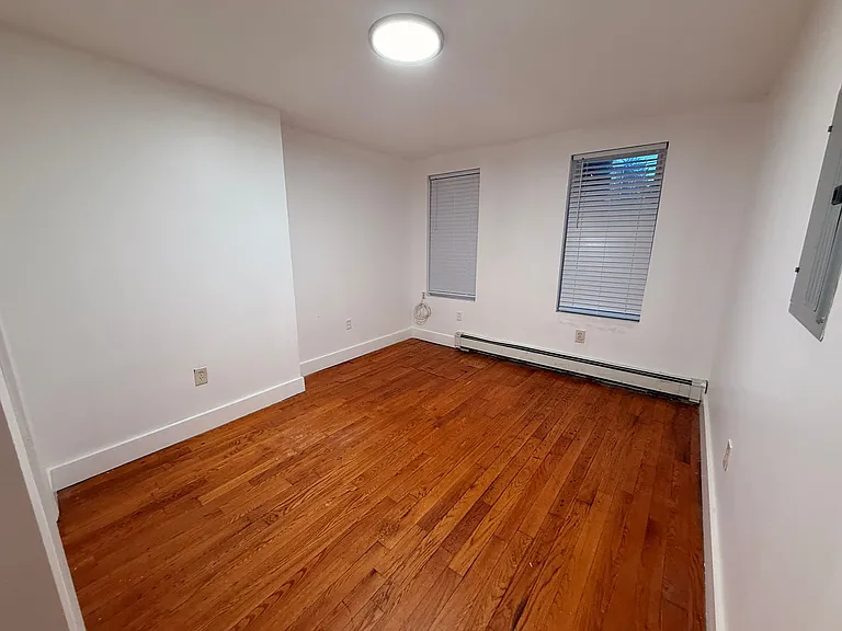 31 Pearsall Ave #1E — Photo 3