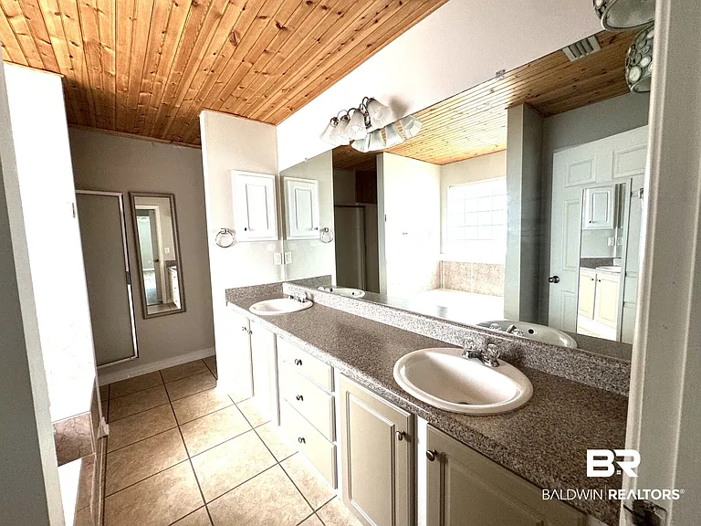 9964 Hollowbrook Ave — Photo 26