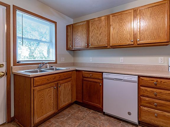 4th image of 3011/3013 Angeles Dr