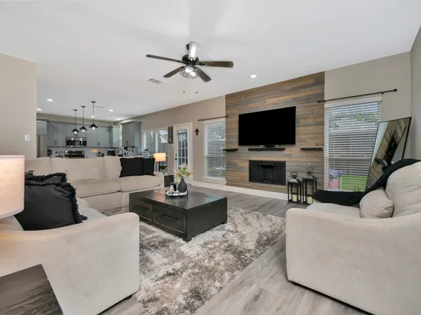 102 Lakeway Ln, Justin, TX 76247