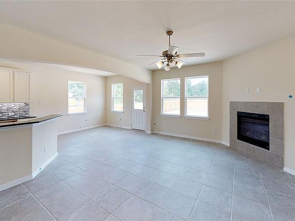 5th image of 170 Holly Dr