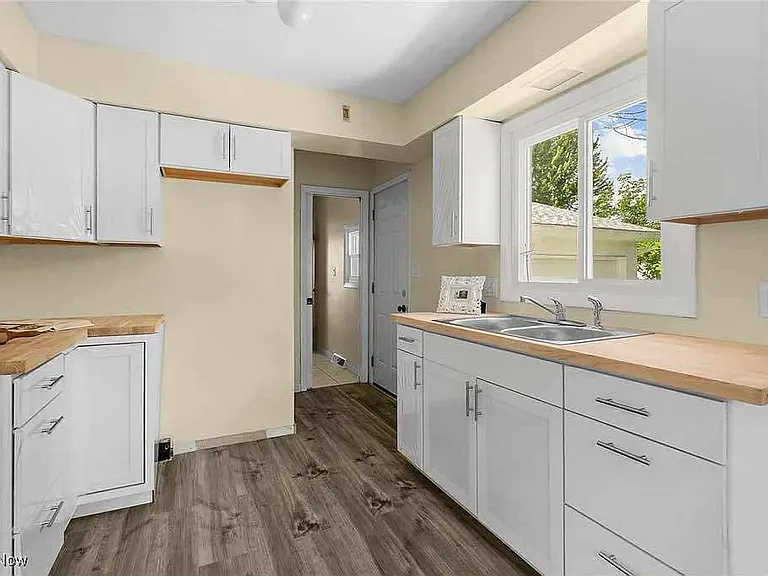210 Magnolia Ave — Photo 2