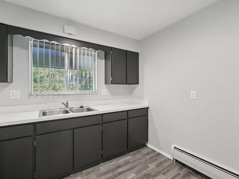 Independence Square Apartments — Photo 6