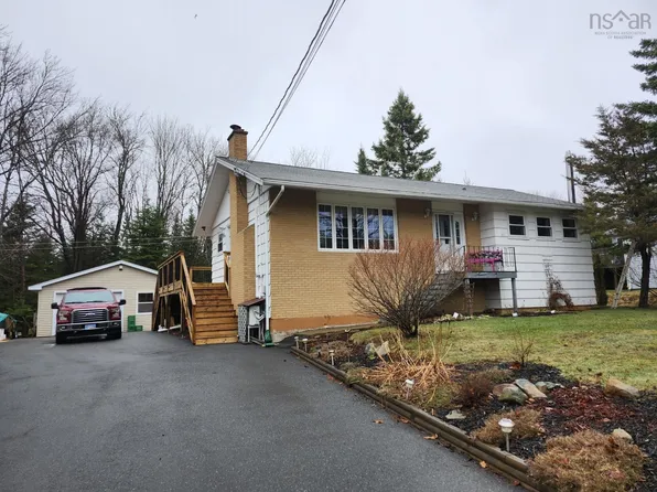 82 Holland Rd, Halifax, NS B2T 1A1