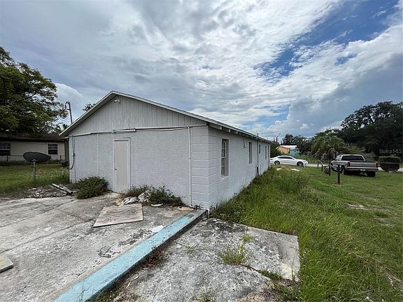 3rd image of 852 SHIRLEY STREET