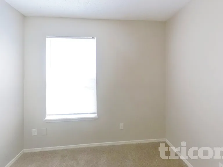 606 Radnor Ln — Photo 10