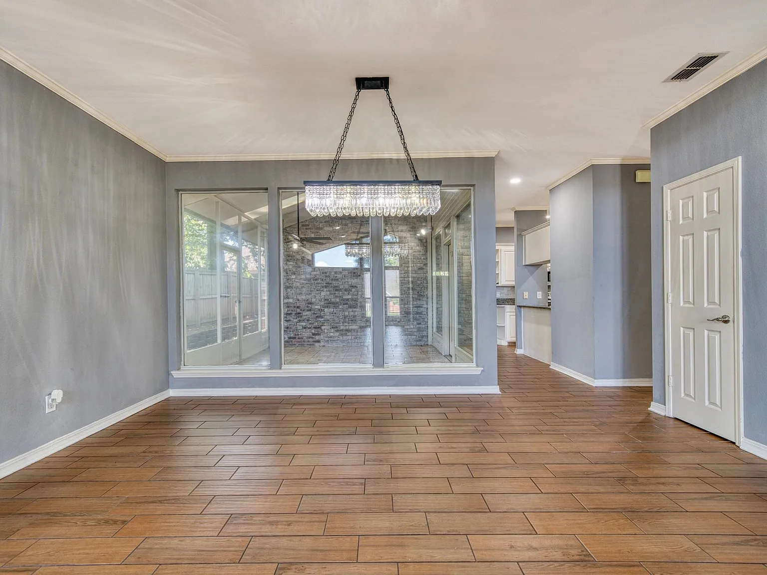 3 bed, 2.0 bath, 2064 sqft, $2,450 — Photo 4