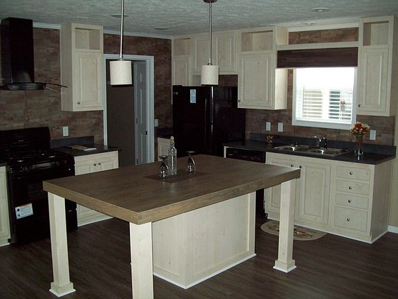 3rd image of 6190 Twin Lakes Dr