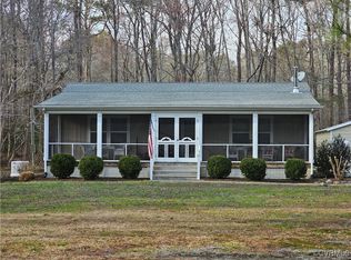 24 Creeks End Ln, Kilmarnock, VA 22482